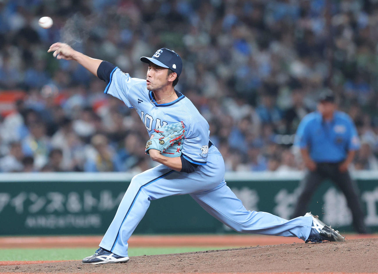西武対日本ハム　7回表、3番手で登板する中村祐（撮影・河田真司）