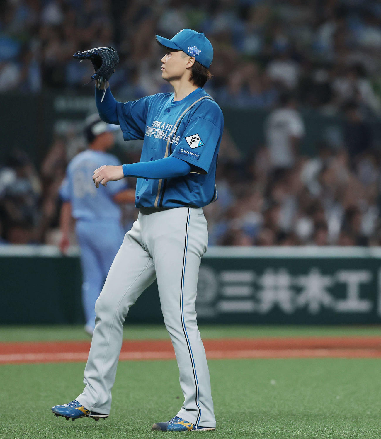 西武対日本ハム　3回裏西武1死二塁、渡部聖に左中間2点同点本塁打を浴びる山崎（撮影・河田真司）