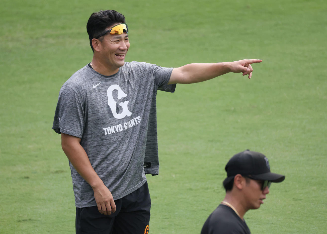 広島対巨人　試合前練習で笑顔を見せる田中将（撮影・加藤孝規）