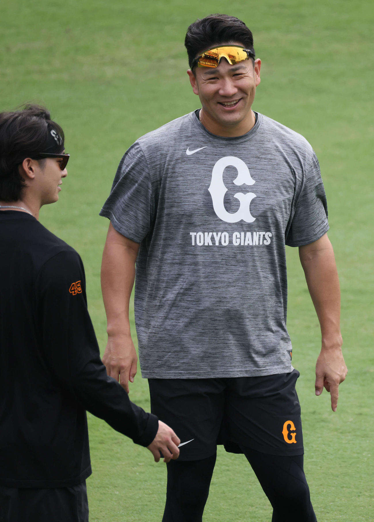 広島対巨人　試合前練習で笑顔を見せる田中将（撮影・加藤孝規）