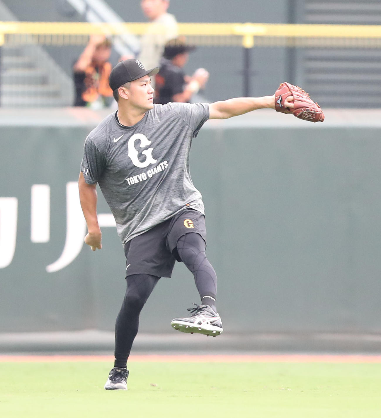 広島対巨人　キャッチボールで調整する田中将（撮影・梅根麻紀）