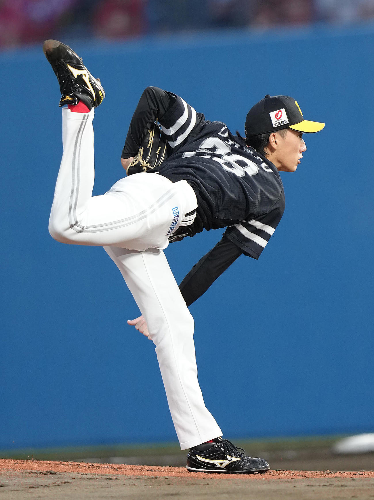 楽天対ソフトバンク　ソフトバンク先発の大津（撮影・足立雅史）