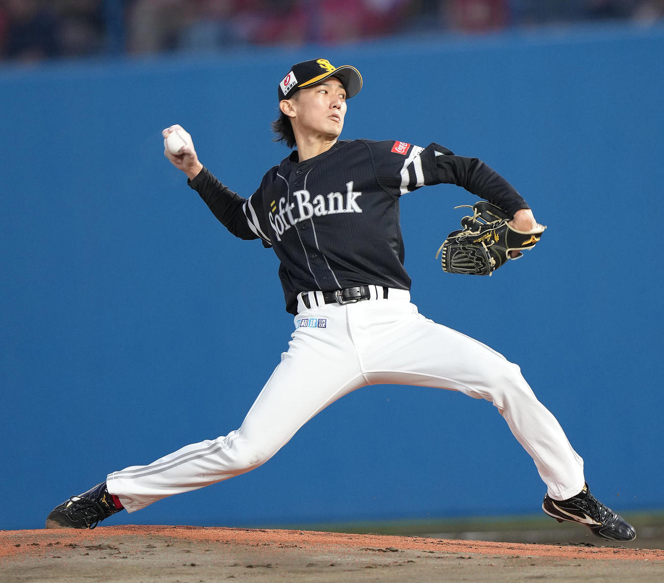 楽天対ソフトバンク　ソフトバンク先発の大津（撮影・足立雅史）