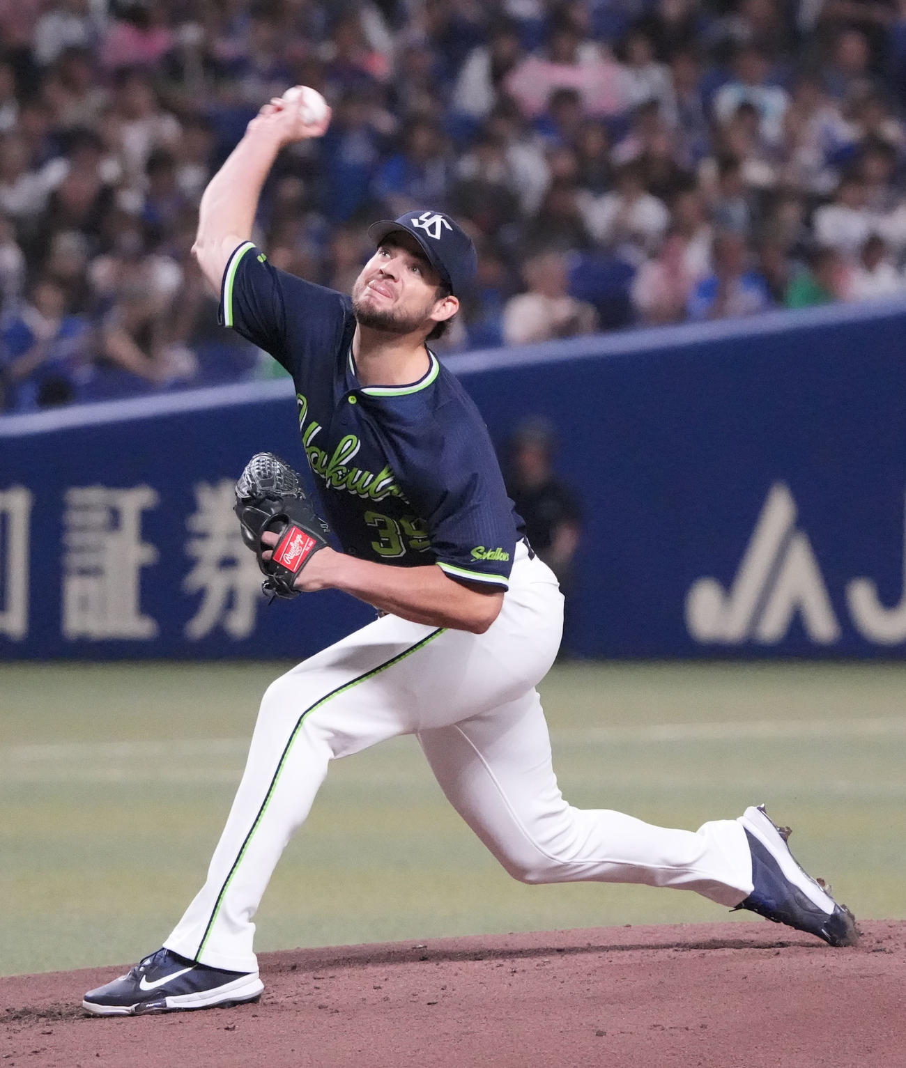 中日対ヤクルト　1回裏、登板するヤクルト先発のランバート（撮影・森本幸一）