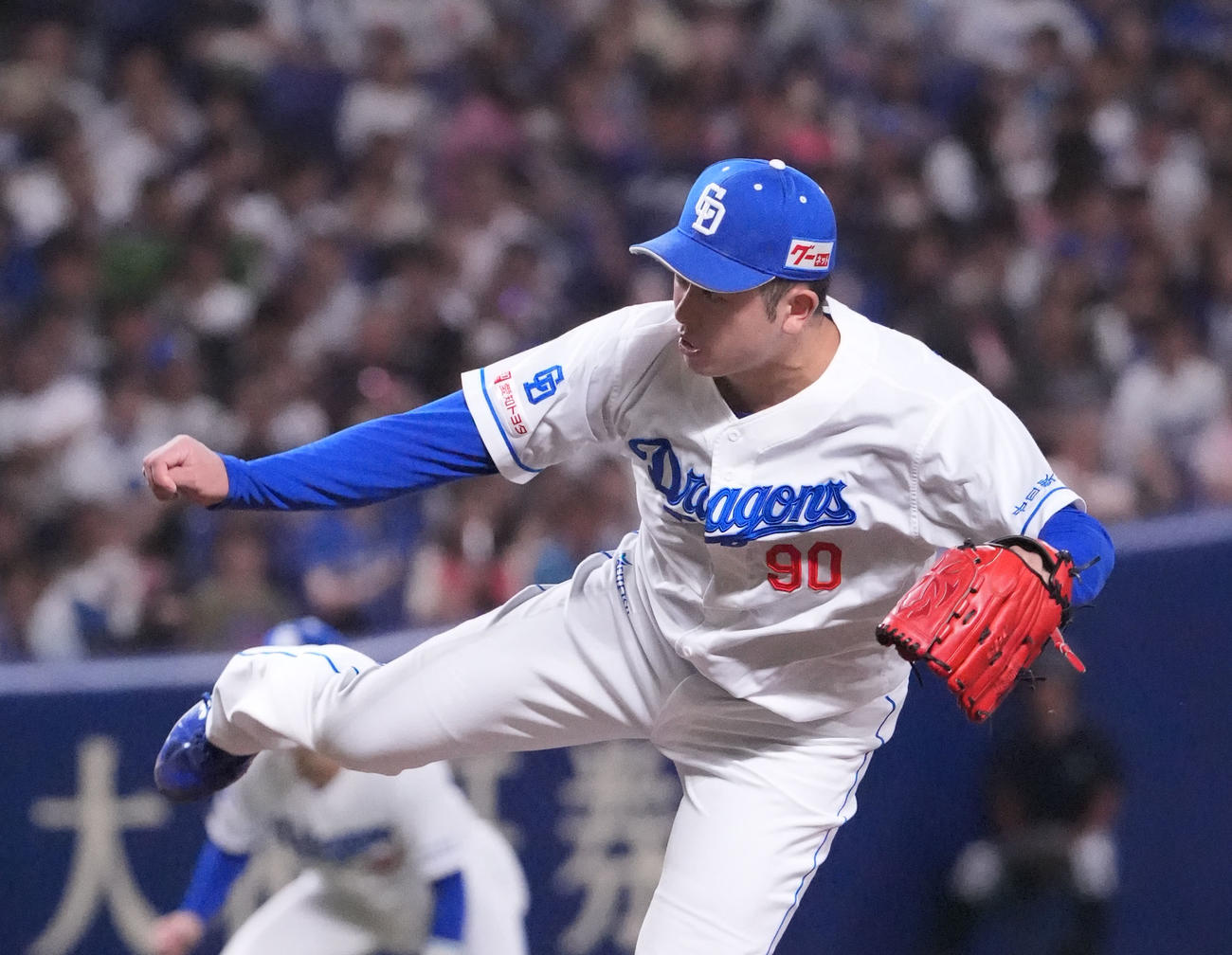 中日対ヤクルト　9回表、中日3番手で登板する松山（撮影・森本幸一）