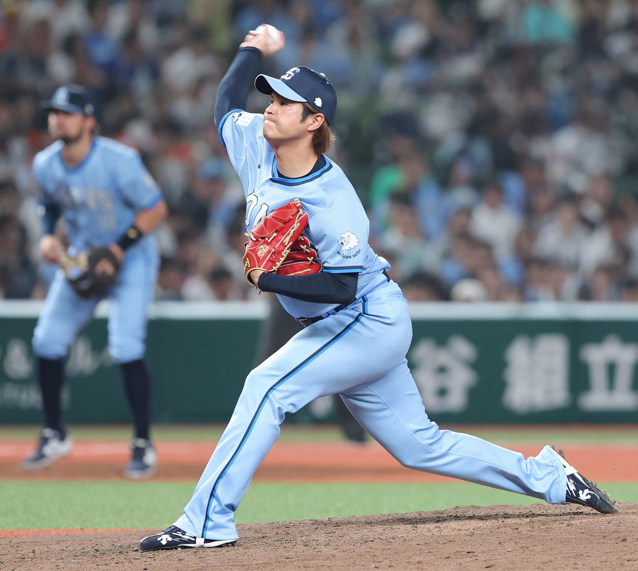 西武対日本ハム　7回表、3番手で登板する甲斐野（撮影・河田真司）