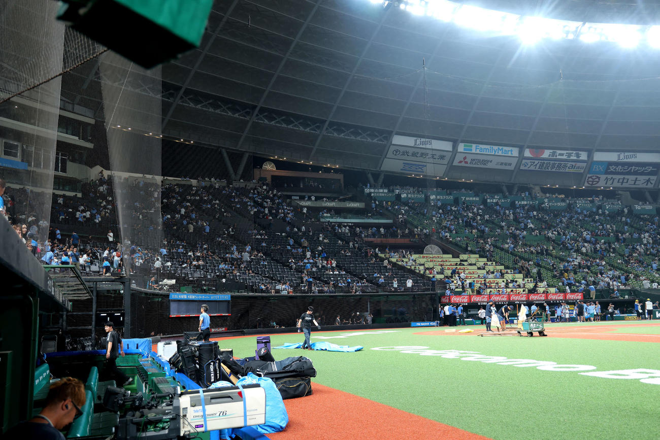 西武対日本ハム　試合終了後も場内一時停電のベルーナドーム（撮影・河田真司）
