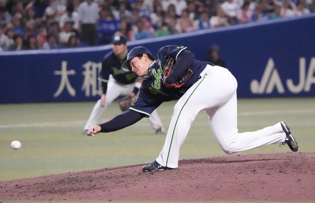 中日対ヤクルト　7回裏、ヤクルト2番手で登板する下川（撮影・森本幸一）