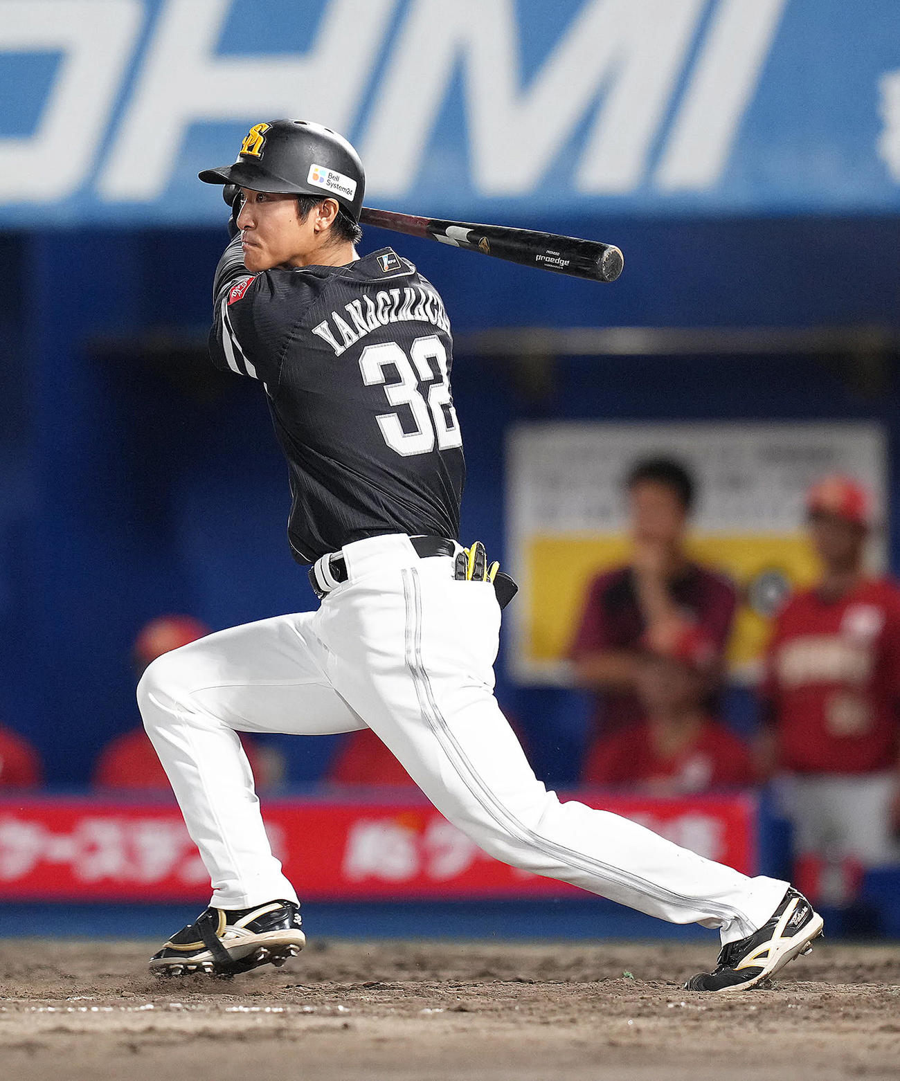 楽天対ソフトバンク　4回表ソフトバンク1死二塁、柳町は左前適時打を放つ（撮影・足立雅史）