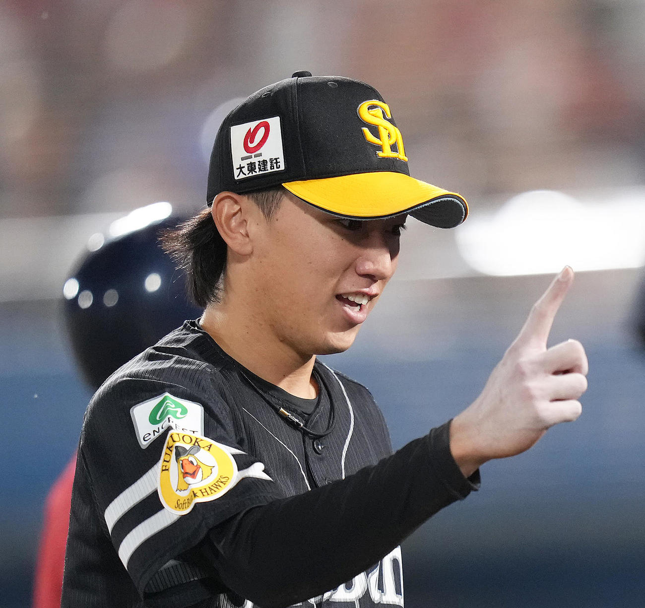 楽天対ソフトバンク　5回を無失点で終え、笑顔を見せるソフトバンク大津（撮影・足立雅史）