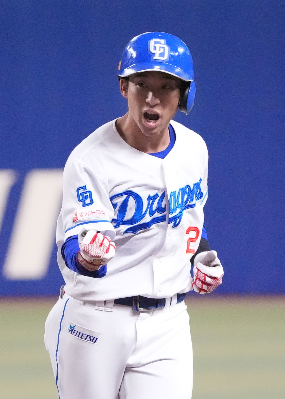 中日対ヤクルト　3回裏中日1死三塁、左前適時打を放ちガッツポーズをする田中（撮影・森本幸一）