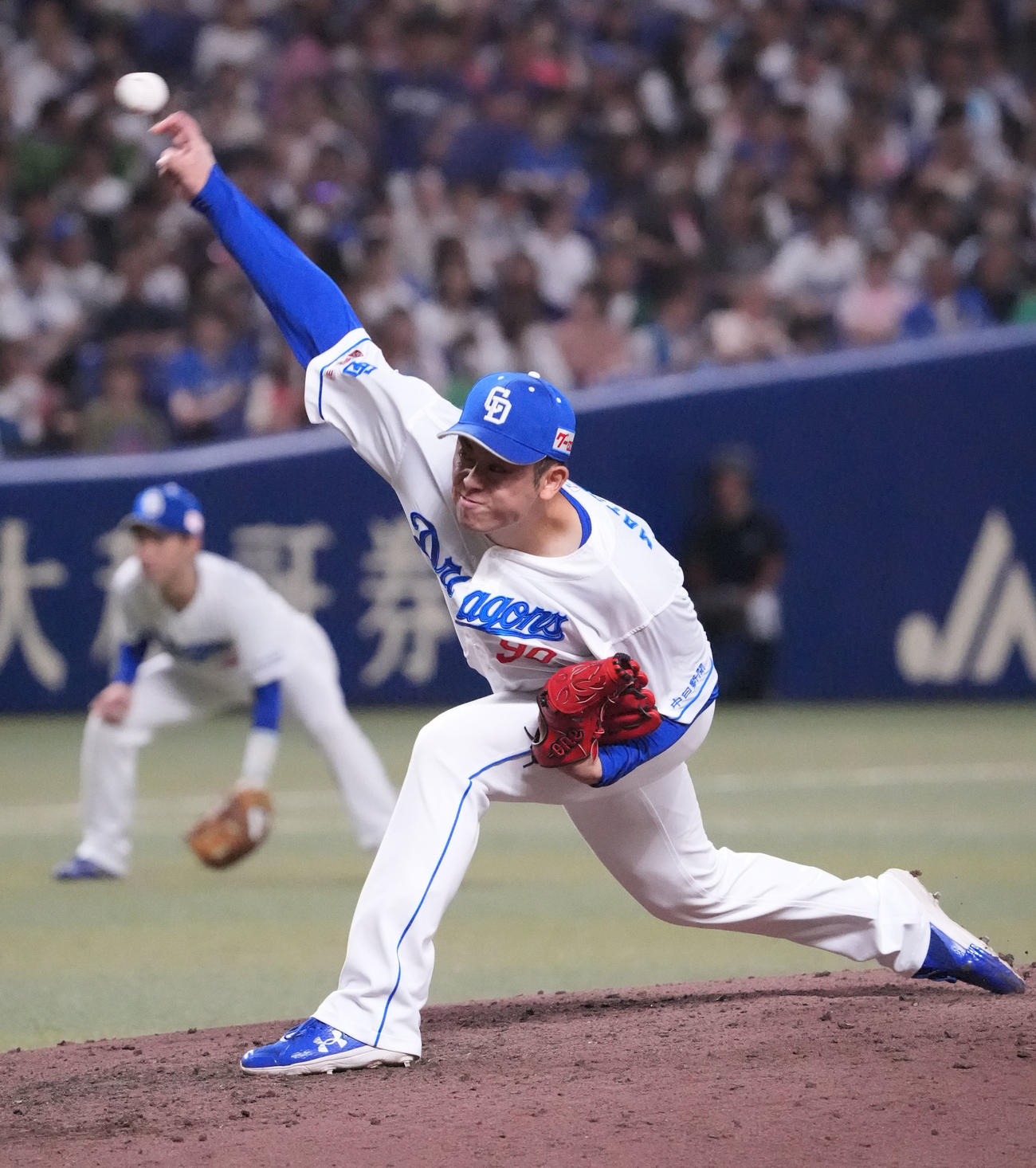 中日対ヤクルト　9回表、中日3番手で登板する松山（撮影・森本幸一）