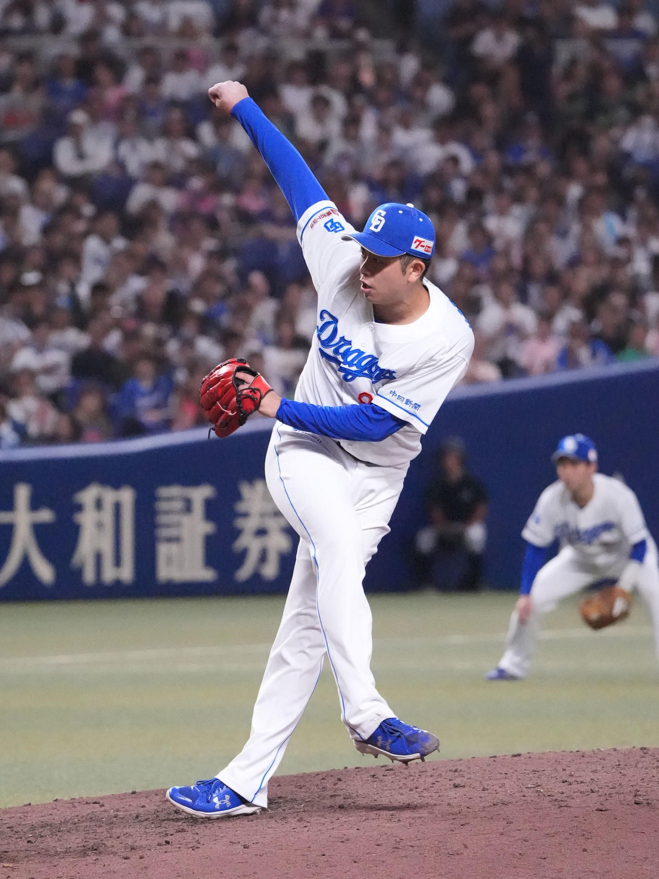 中日対ヤクルト　9回表、中日3番手で登板する松山（撮影・森本幸一）