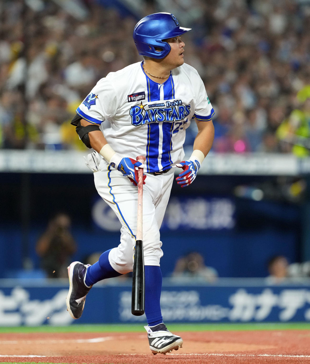 DeNA対阪神　6回裏DeNA1死、中越えにソロ本塁打を放つ筒香（撮影・たえ見朱実）