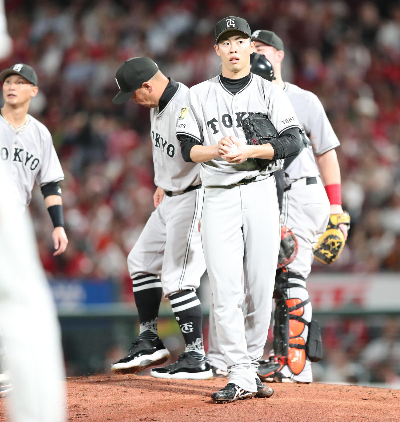 広島対巨人　5回途中に降板する森田（撮影・梅根麻紀）