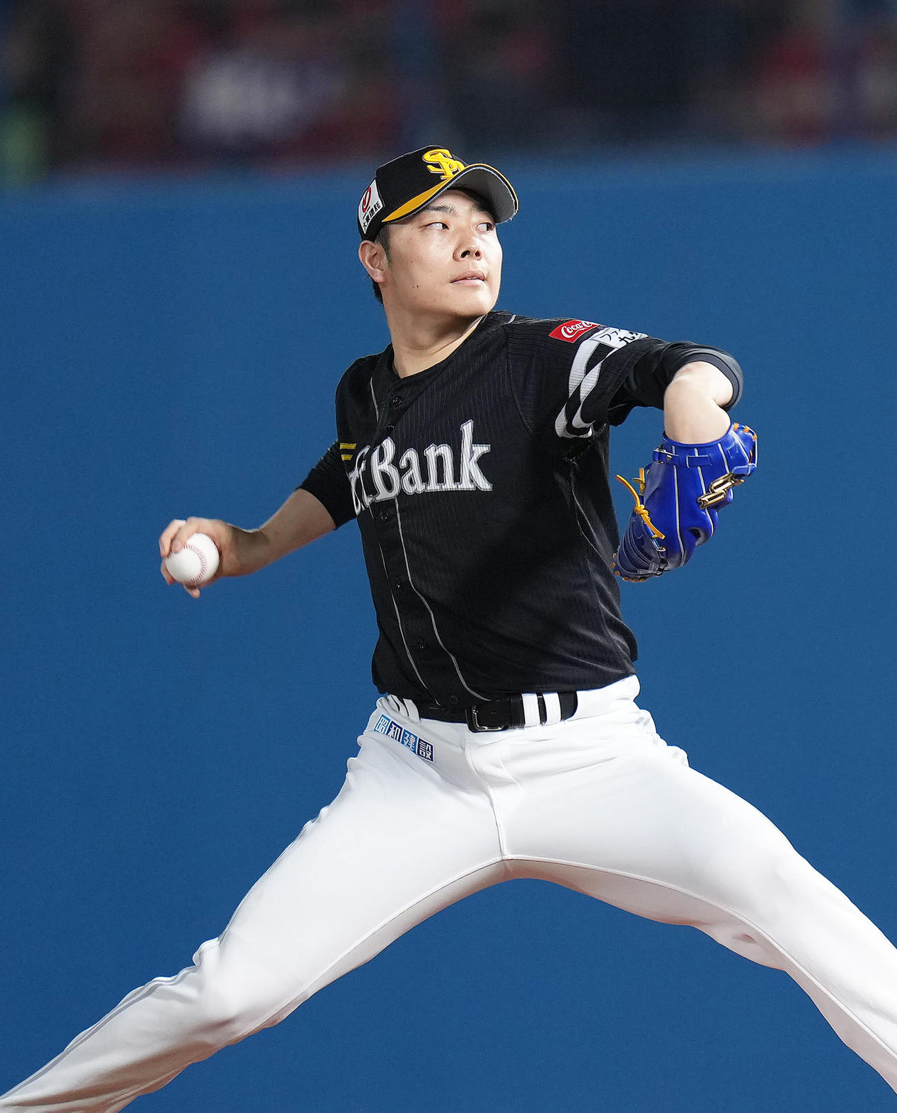 楽天対ソフトバンク　7回途中から登板したソフトバンク松本裕（撮影・足立雅史）