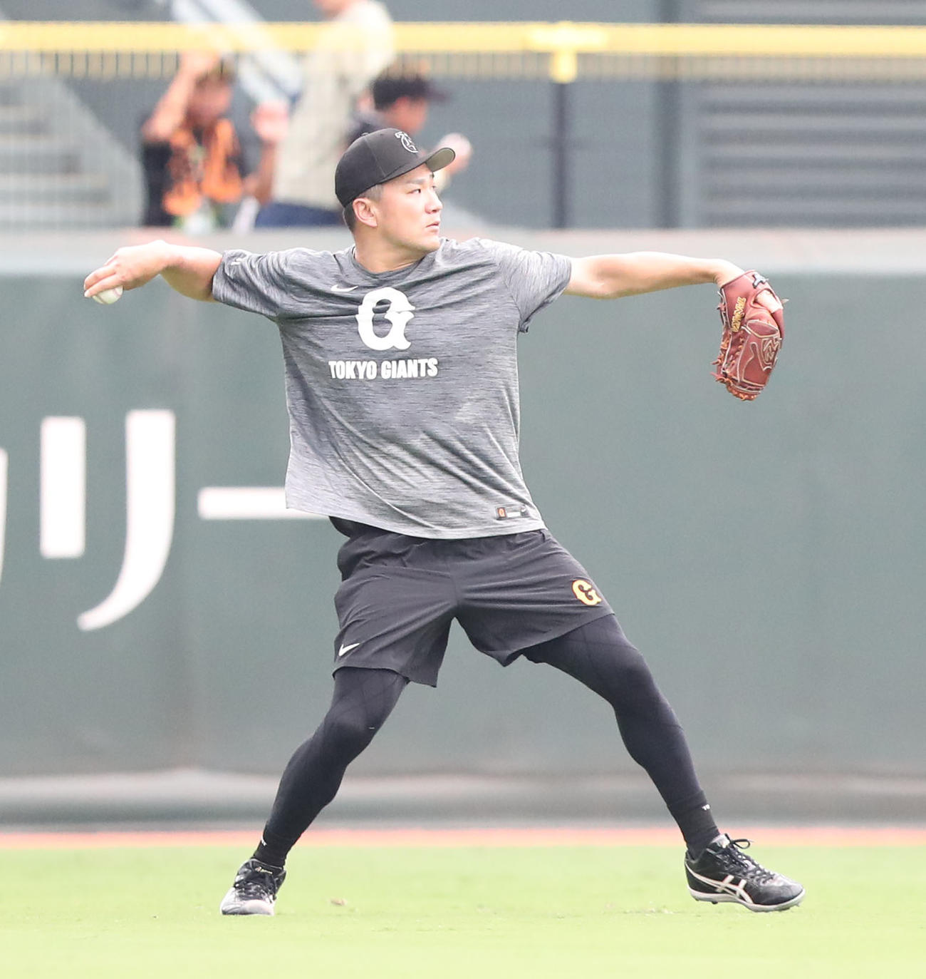 広島対巨人　キャッチボールで調整する田中将（撮影・梅根麻紀）