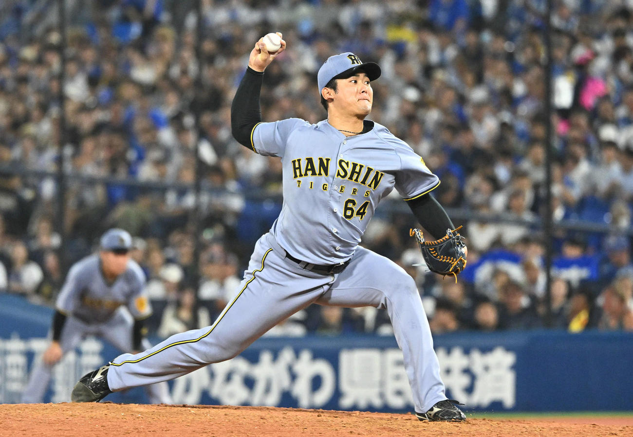 DeNA対阪神　阪神2番手の岡留（撮影・滝沢徹郎）