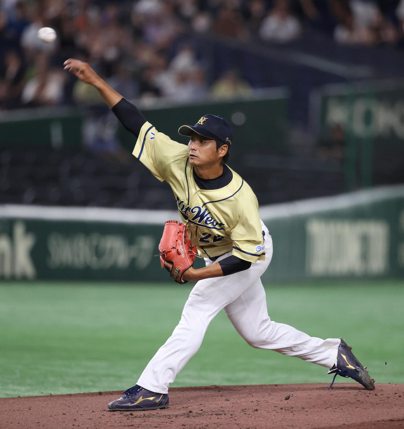 NTT西日本対三菱重工East　先発したNTT西日本・浜﨑（撮影・柴田隆二）　　