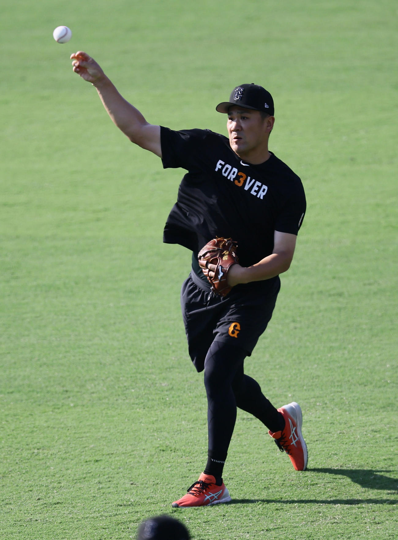 広島対巨人　キャッチボールをする巨人田中将（撮影・藤尾明華）
