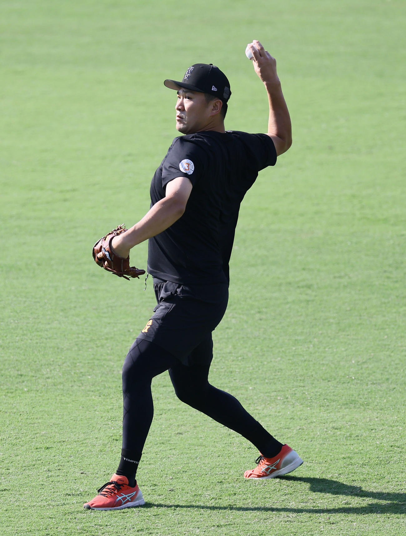 広島対巨人　キャッチボールをする巨人田中将（撮影・藤尾明華）