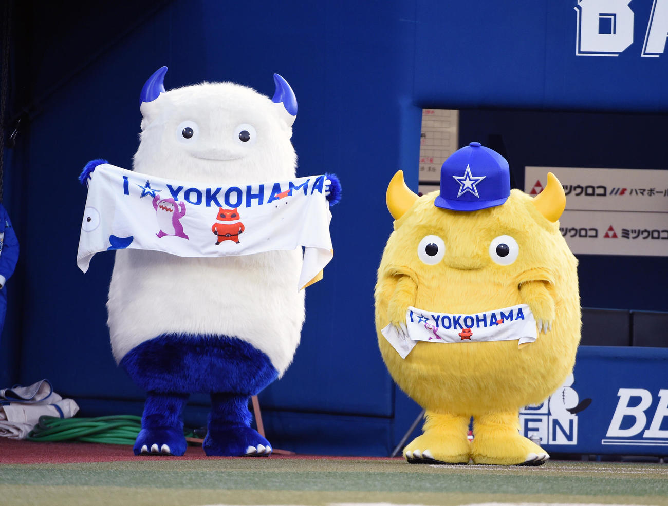 バート（左）とチャピー（2016年4月26日撮影）