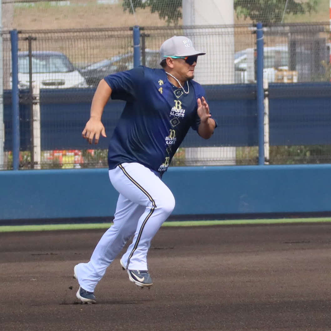 走塁練習を行うオリックス森（撮影・村松万里子）