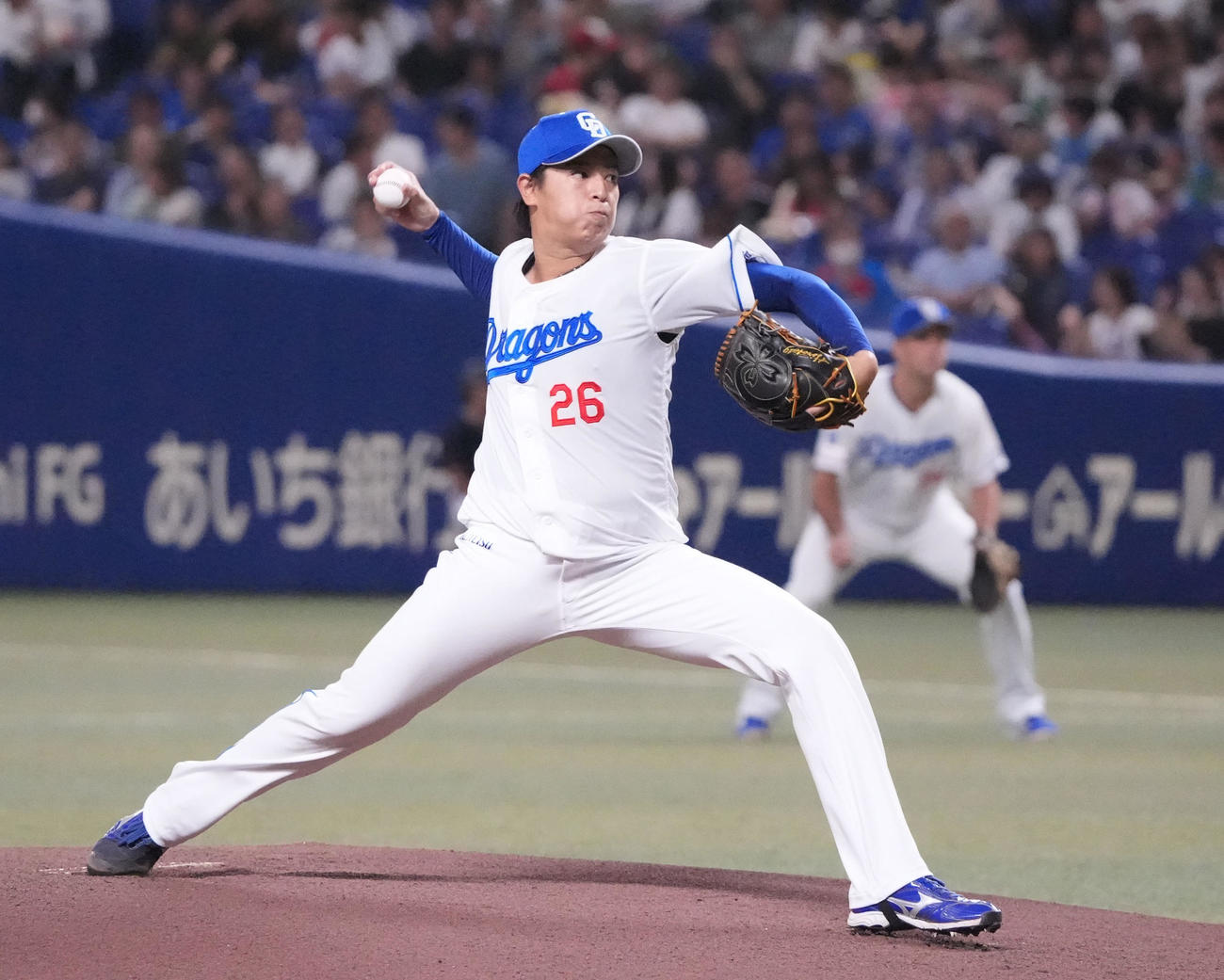 中日対ヤクルト　1回表、登板する中日先発の仲地（撮影・森本幸一）