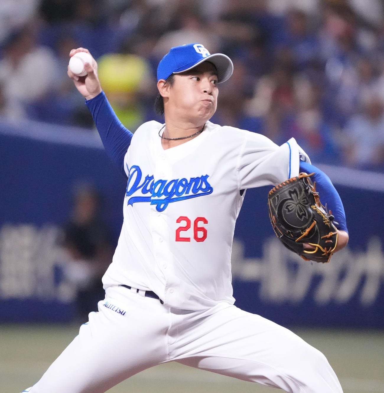 中日対ヤクルト　1回表、登板する中日先発の仲地（撮影・森本幸一）