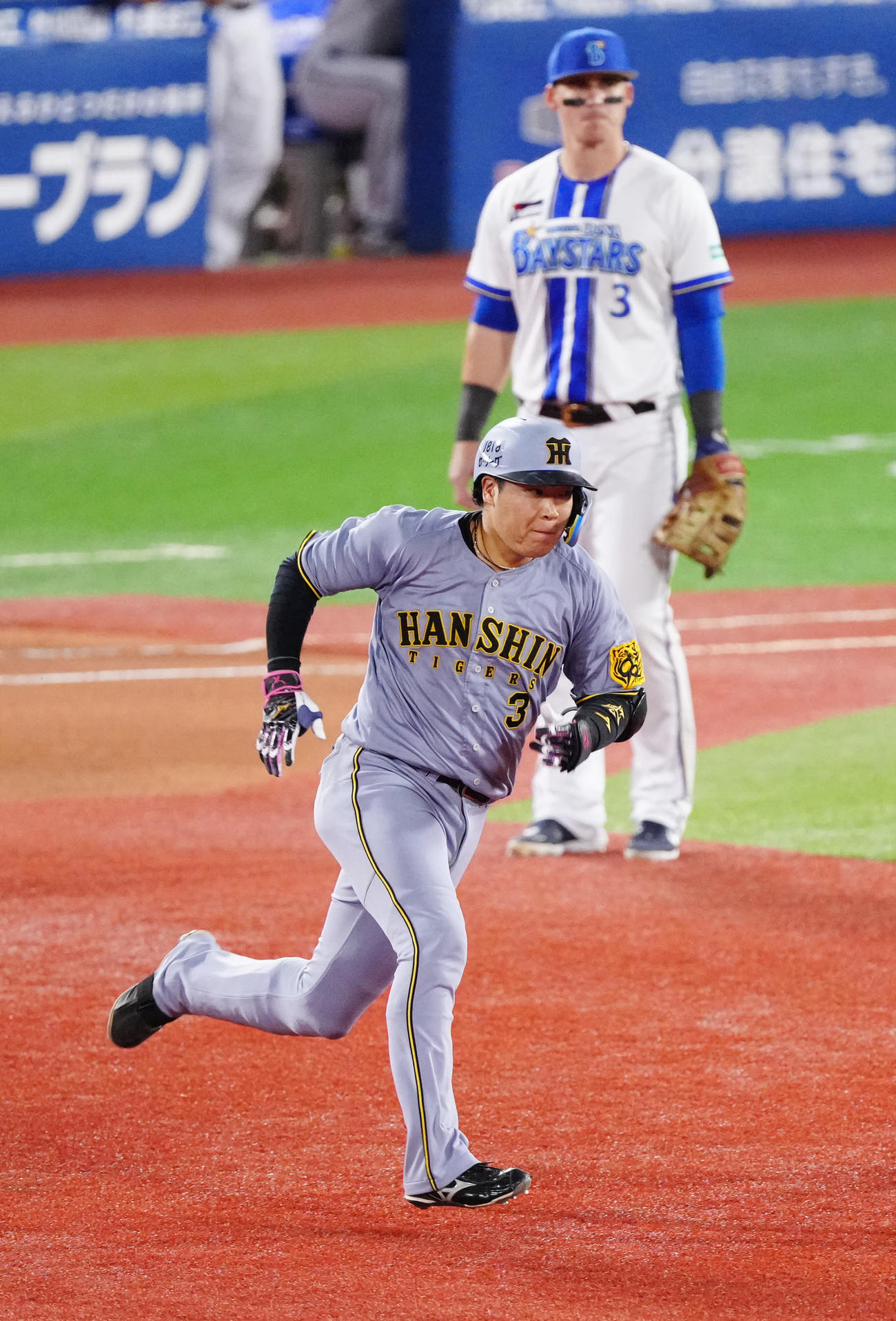 DeNA対阪神　9回表阪神1死、二塁打を放った大山（撮影・江口和貴）