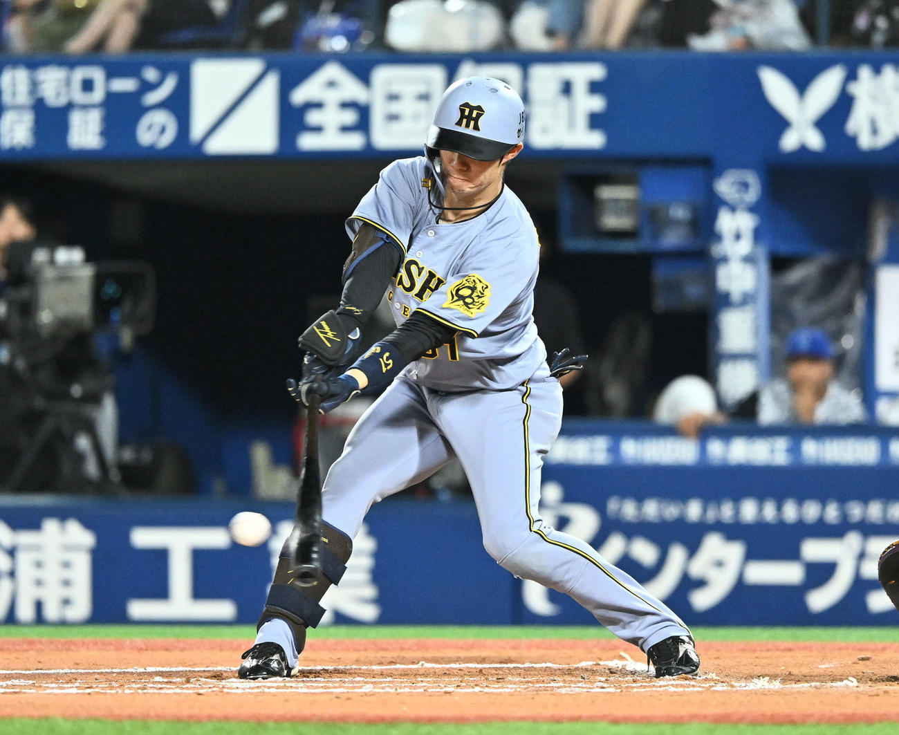 DeNA対阪神　6回表阪神無死、中野は中前打を放つ（撮影・滝沢徹郎）