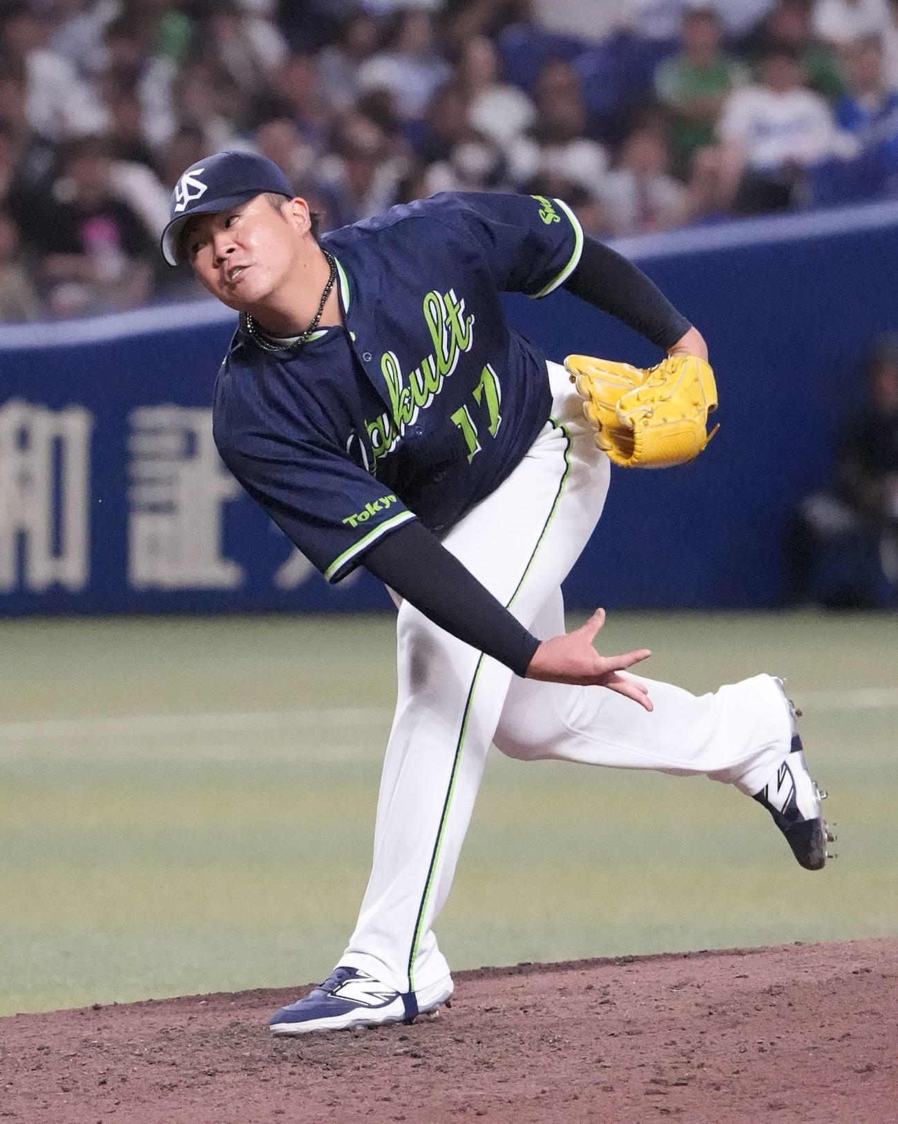中日対ヤクルト　8回裏、ヤクルト4番手で登板する清水（撮影・森本幸一）