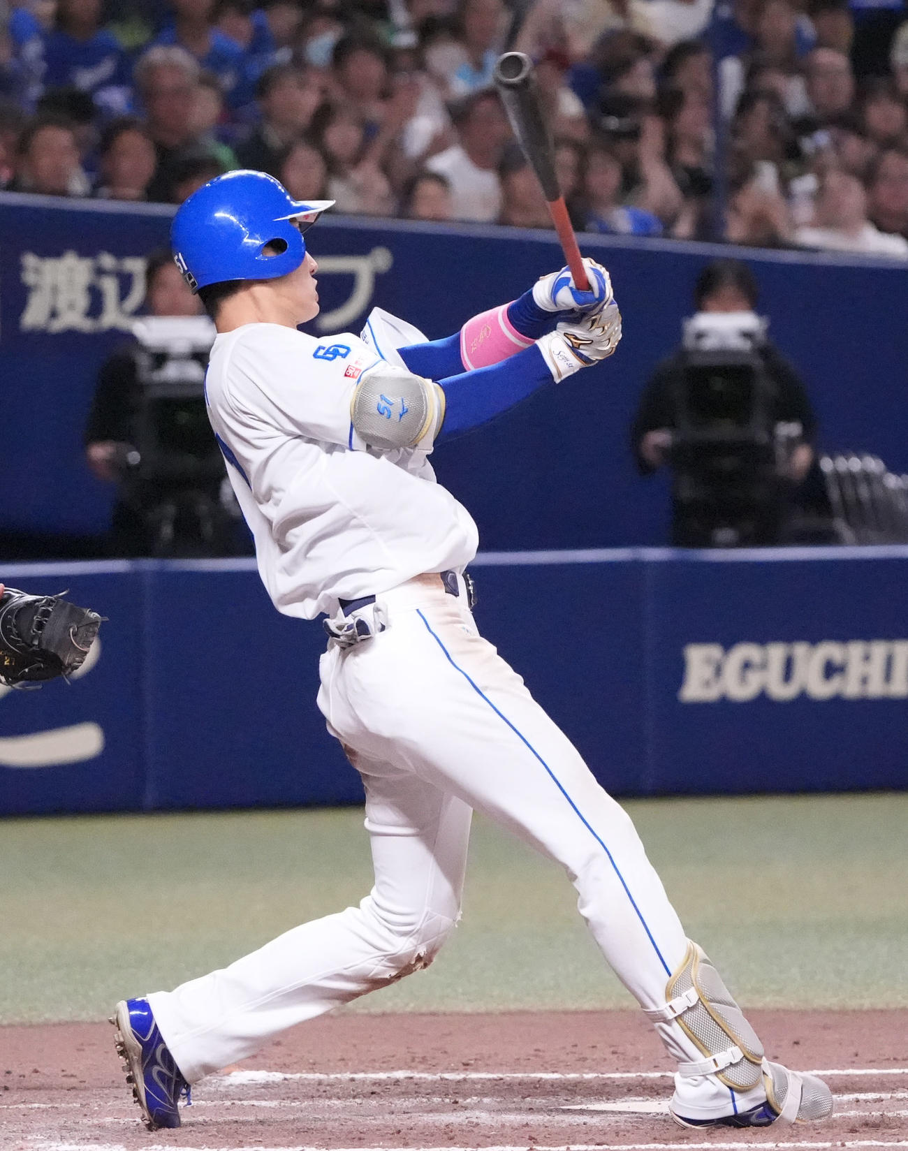 中日対ヤクルト　7回裏中日2死満塁、右前2点適時打を放つ上林（撮影・森本幸一）
