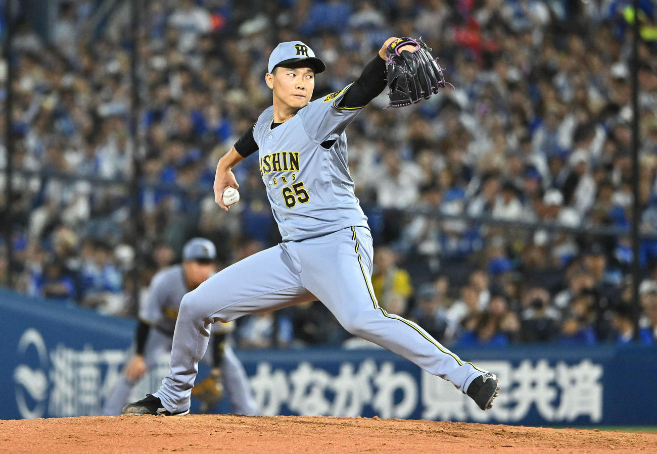 DeNA対阪神　6回裏、阪神2番手で登板する湯浅（撮影・滝沢徹郎）