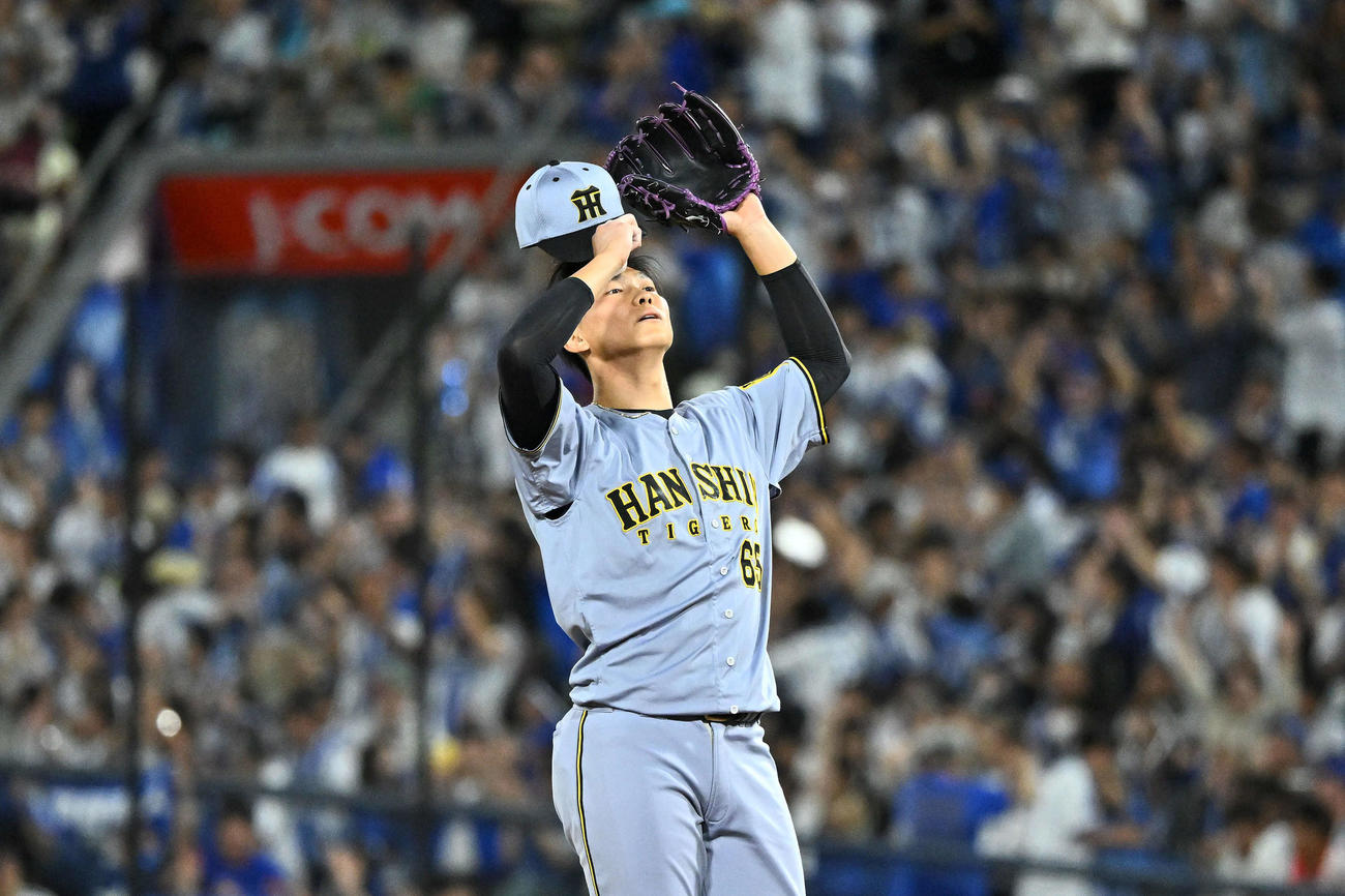 DeNA対阪神　6回裏DeNA1死一塁、知野に2点本塁打を許す湯浅（撮影・滝沢徹郎）