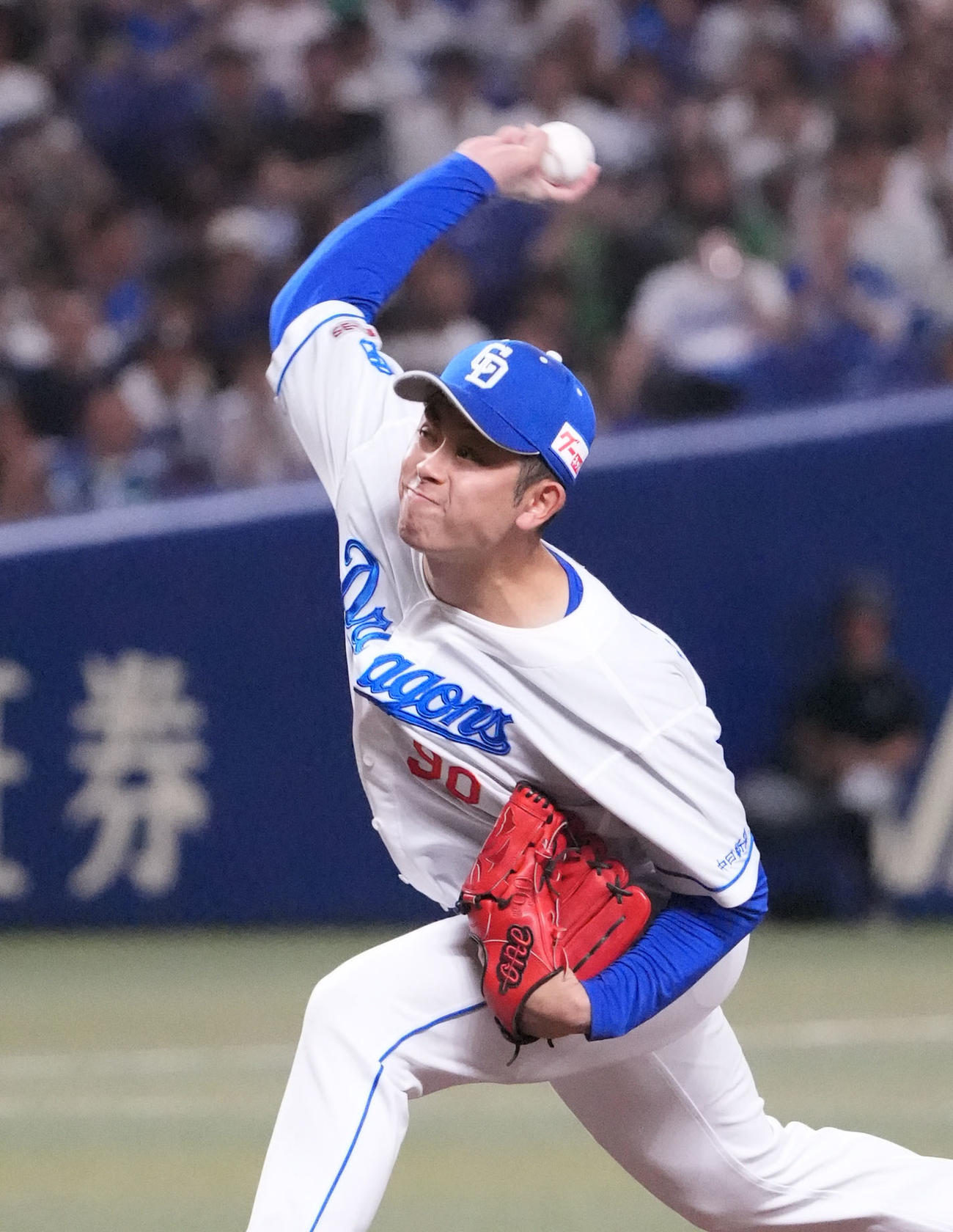 中日対ヤクルト　9回表、中日5番手で登板する松山（撮影・森本幸一）