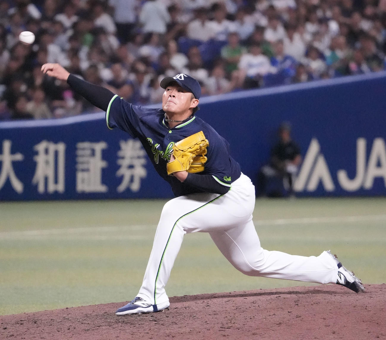 中日対ヤクルト　8回裏、ヤクルト4番手で登板する清水（撮影・森本幸一）