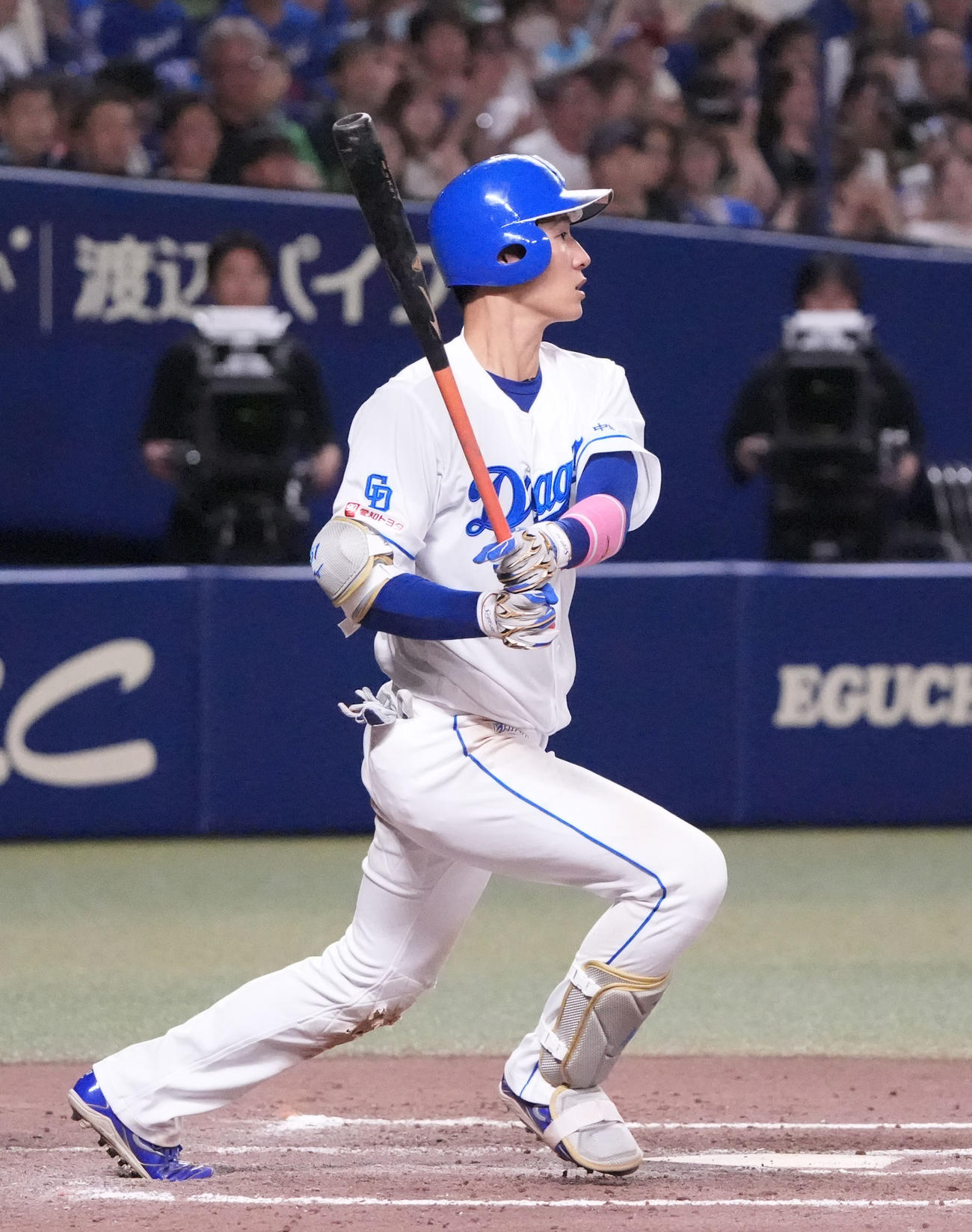 中日対ヤクルト　7回裏中日2死満塁、右前2点適時打を放つ上林（撮影・森本幸一）