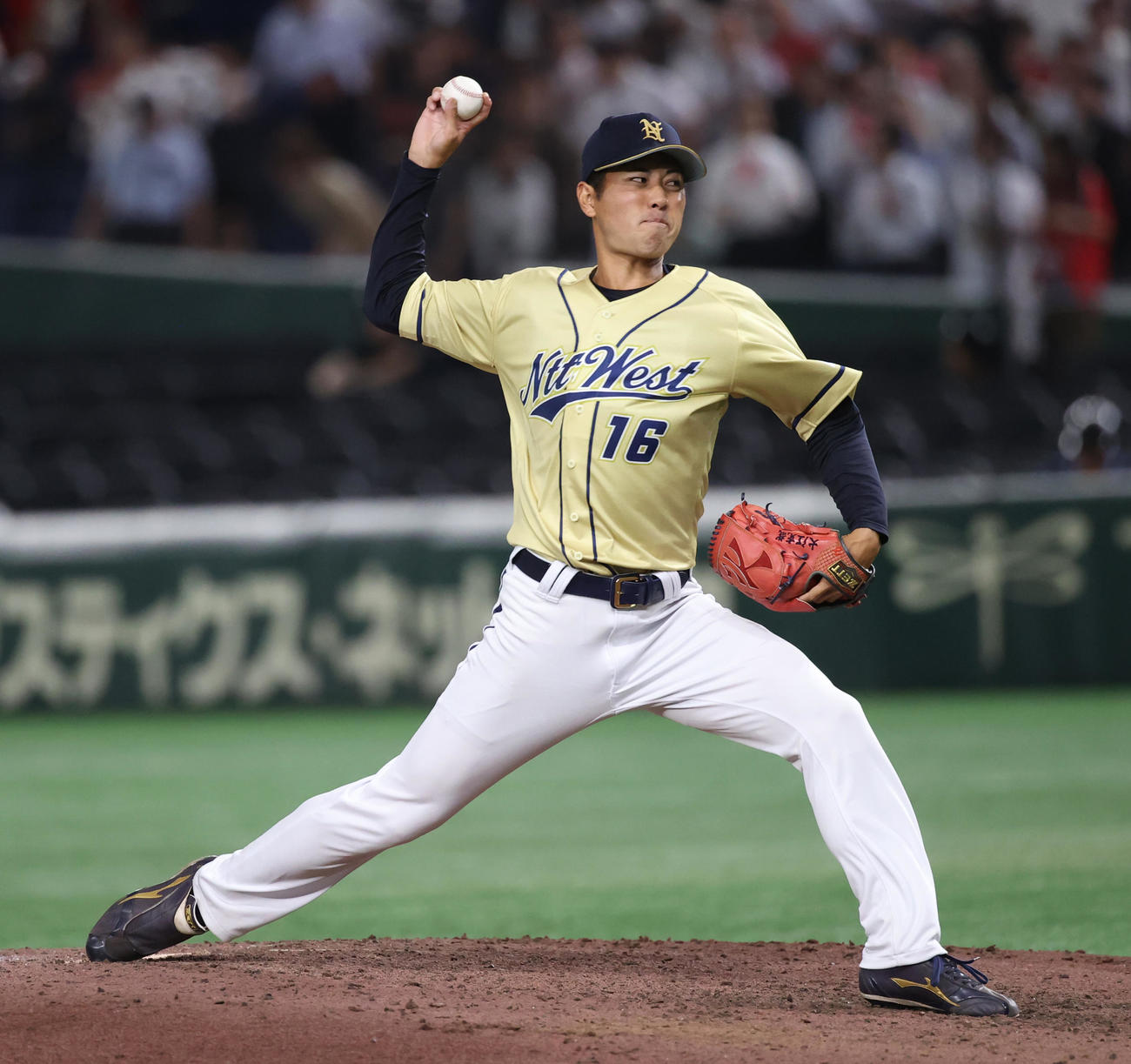 NTT西日本対三菱重工East 7回から登板したNTT西日本・大江（撮影・柴田隆二）　　