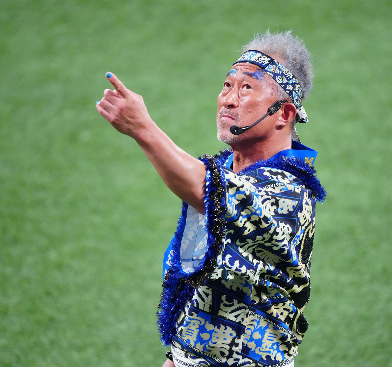 DeNA対阪神　4回表開始前、登場した角田信朗氏（撮影・江口和貴）
