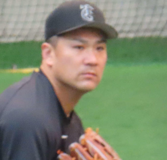 キャッチボールをする巨人田中将（撮影・山本佳央）