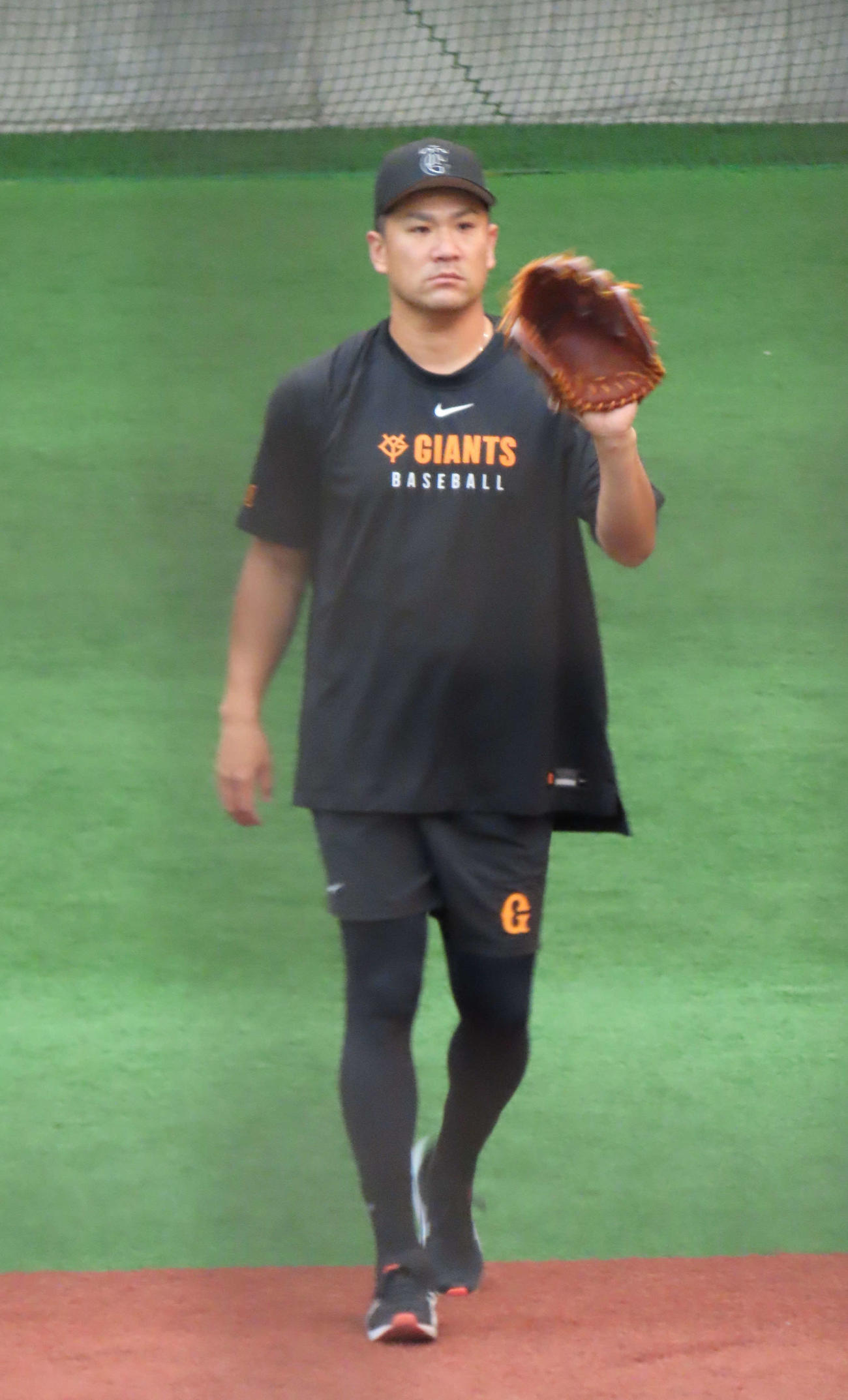 キャッチボールをする巨人田中将（撮影・山本佳央）