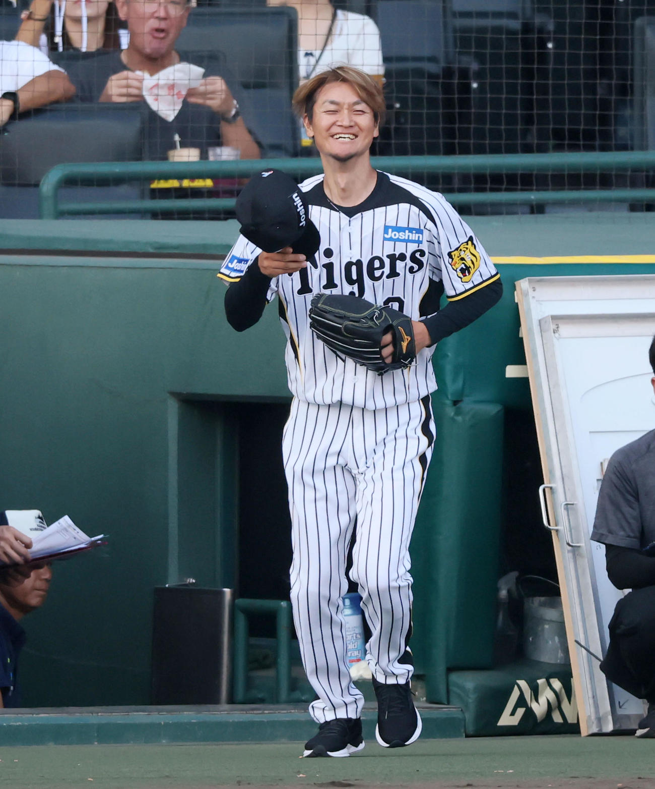 阪神対巨人　「タイガースOBによるファーストピッチセレモニー」に参加の前田大和氏（撮影・加藤哉）