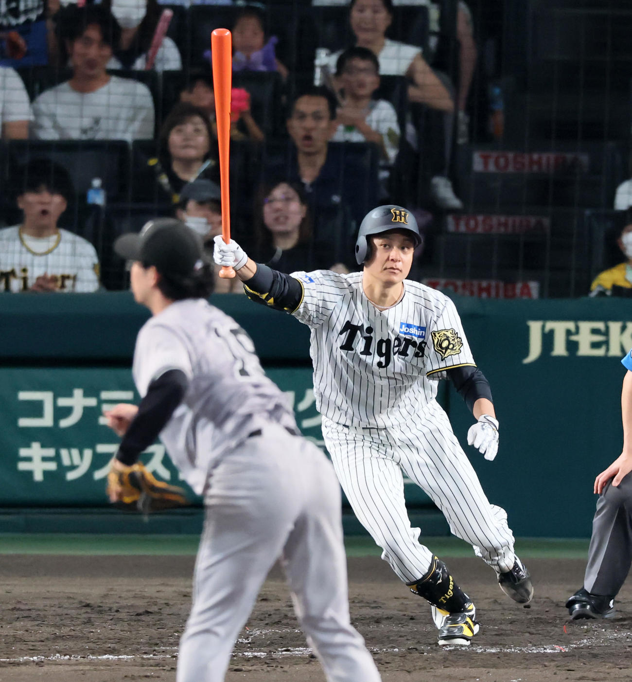 阪神対巨人　5回裏阪神1死満塁、大竹は同点となる中前適時打を放つ。投手山崎（撮影・加藤哉）