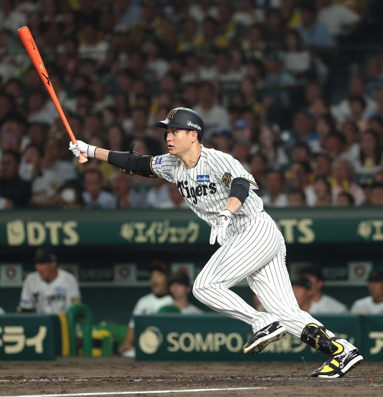 阪神対巨人　5回裏阪神1死満塁、大竹は同点適時打を放つ（撮影・上田博志）
