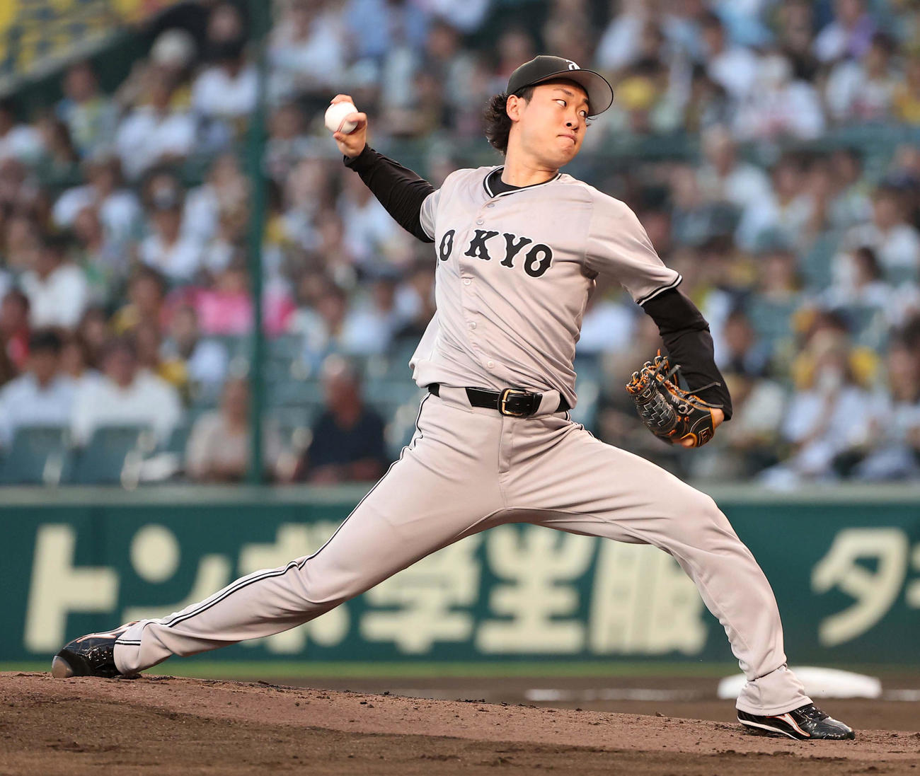 阪神対巨人　巨人先発の山崎（撮影・上田博志）