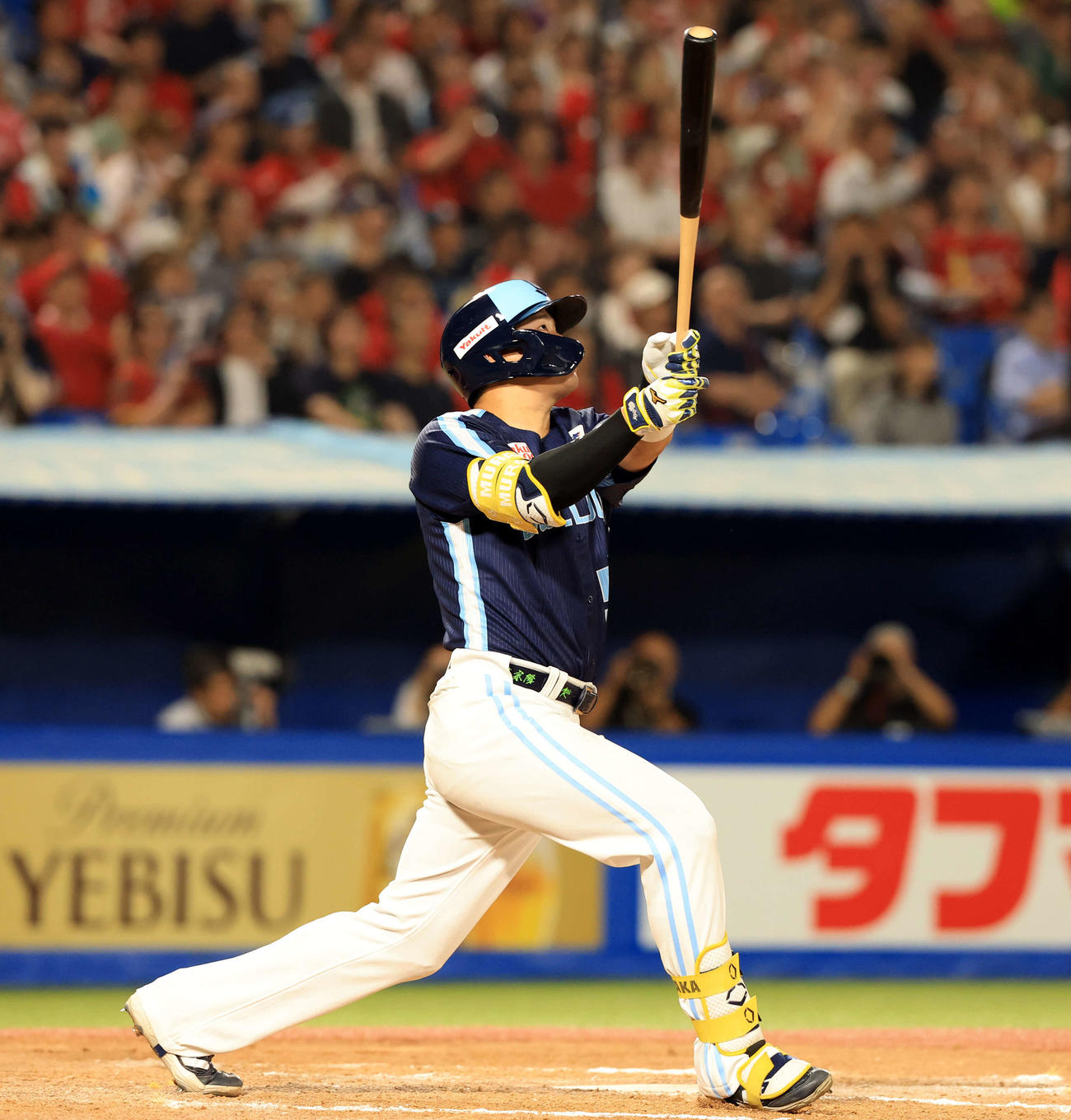 ヤクルト対広島　7回裏ヤクルト2死、村上は右越えソロ本塁打を放つ（撮影・浅見桂子）