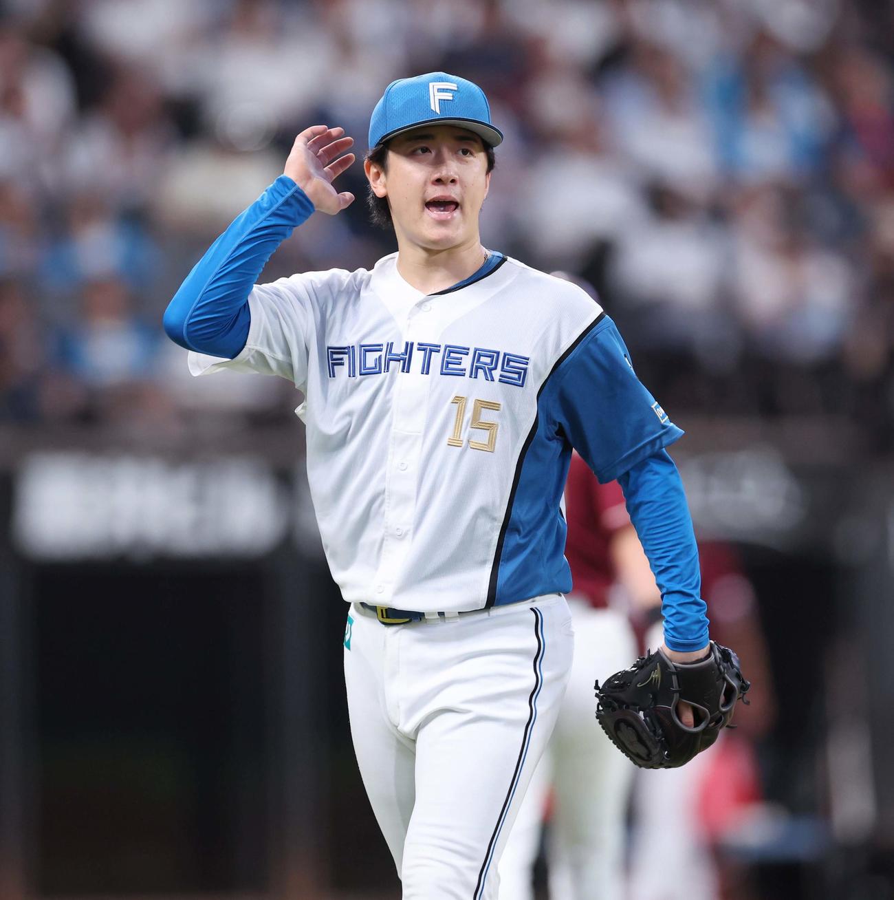 日本ハム対楽天　7回表、無失点に抑え引き揚げる北山（撮影・黒川智章）
