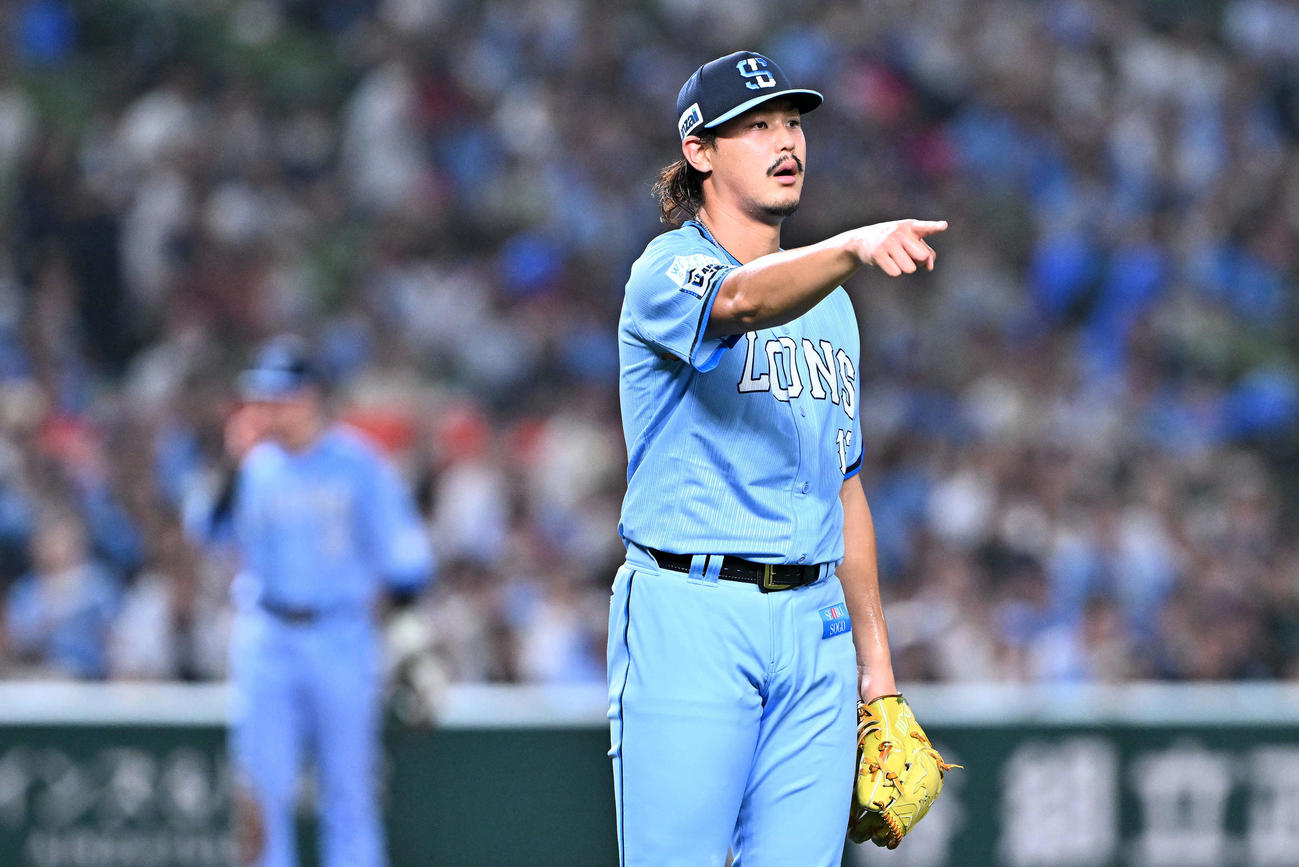 西武対オリックス　7回表オリックス1死二塁、広岡に適時打を許す高橋（撮影・滝沢徹郎）