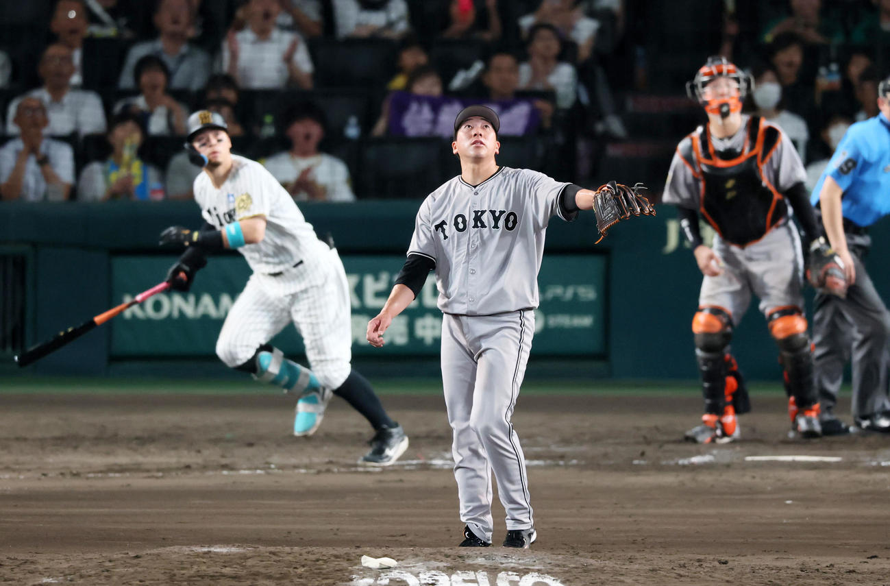 阪神対巨人　8回裏阪神1死、大勢は佐藤輝に左越えソロ本塁打を浴びる（撮影・加藤哉）